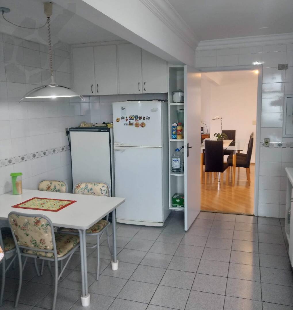 Apartamento à venda com 4 quartos, 150m² - Foto 9