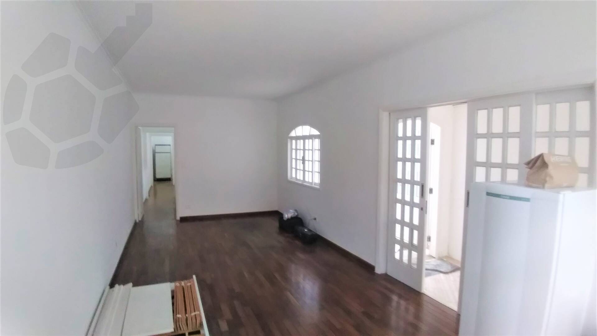 Casa à venda com 4 quartos, 220m² - Foto 2