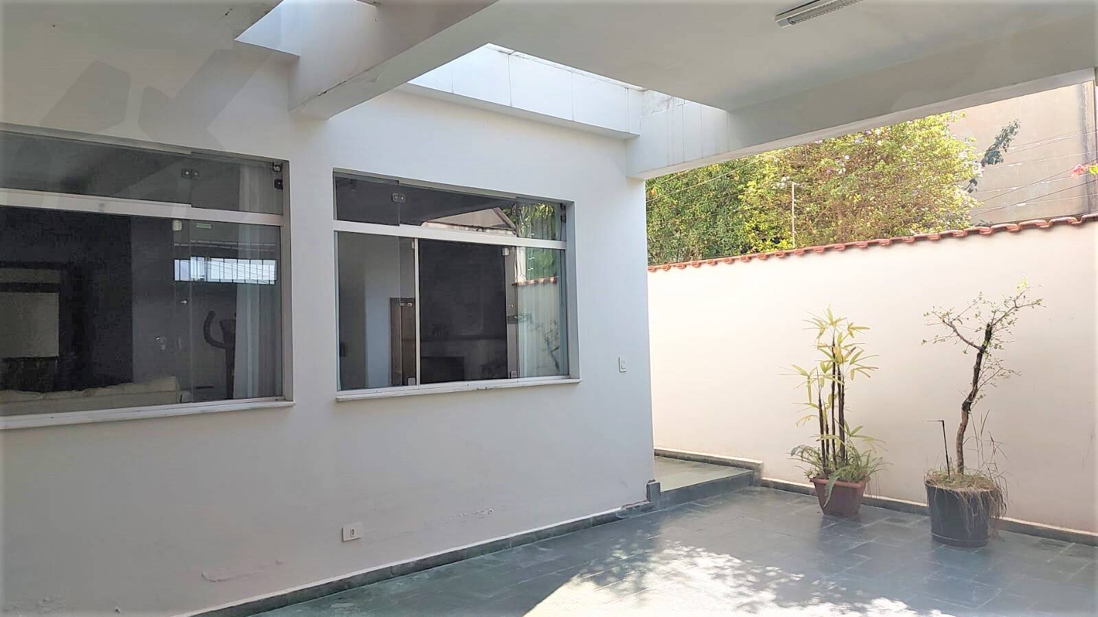 Casa à venda com 4 quartos, 224m² - Foto 2