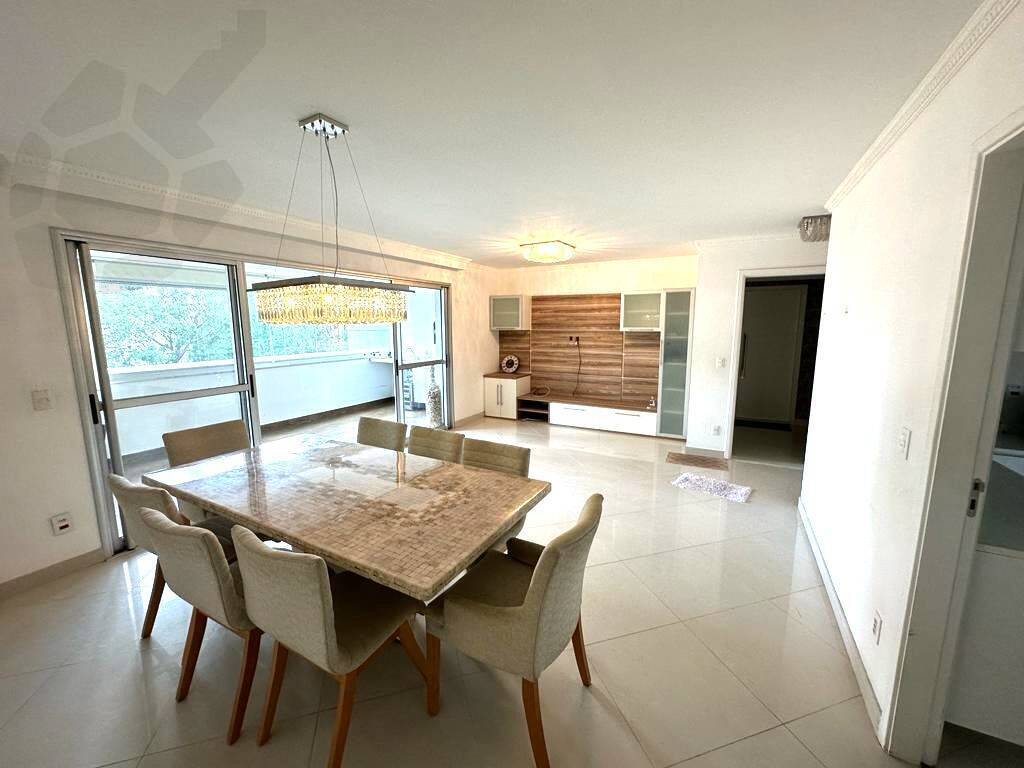 Apartamento à venda com 4 quartos, 172m² - Foto 1