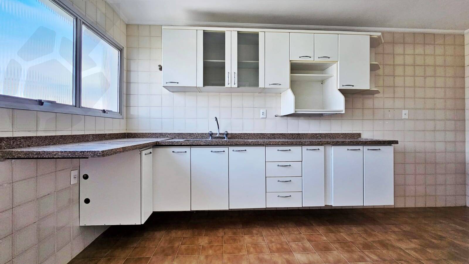 Apartamento à venda com 3 quartos, 122m² - Foto 2