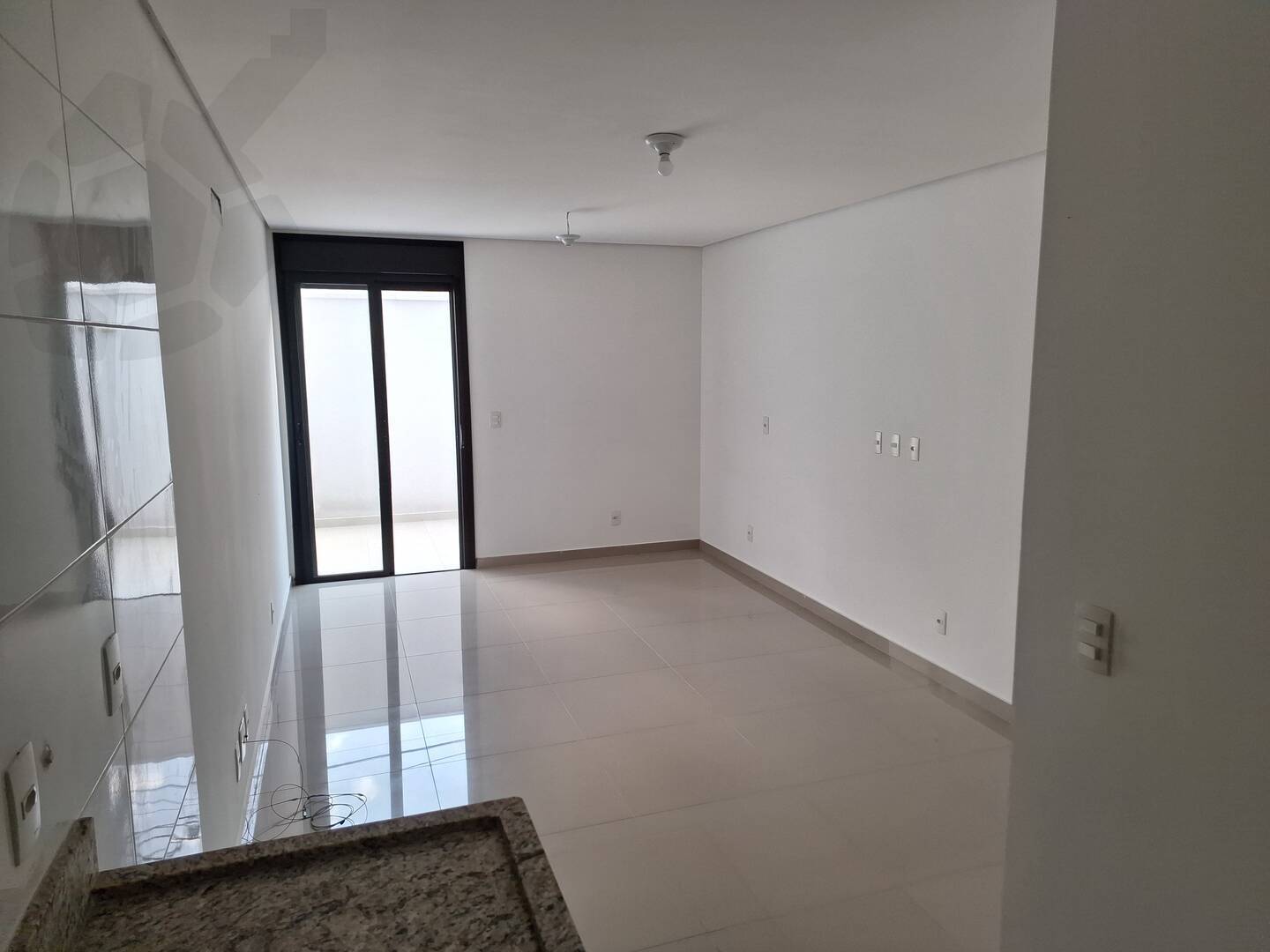 Apartamento à venda com 1 quarto, 32m² - Foto 2