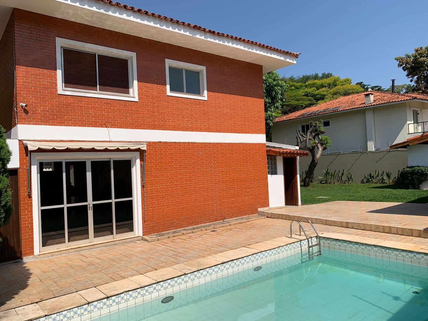 Casa à venda e aluguel com 4 quartos, 450m² - Foto 1