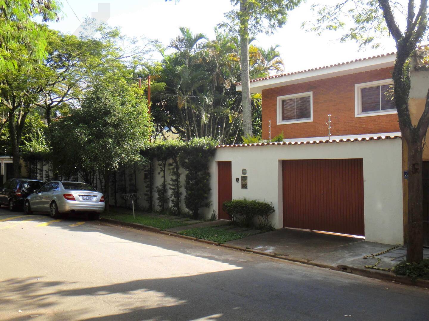 Casa à venda e aluguel com 4 quartos, 450m² - Foto 2