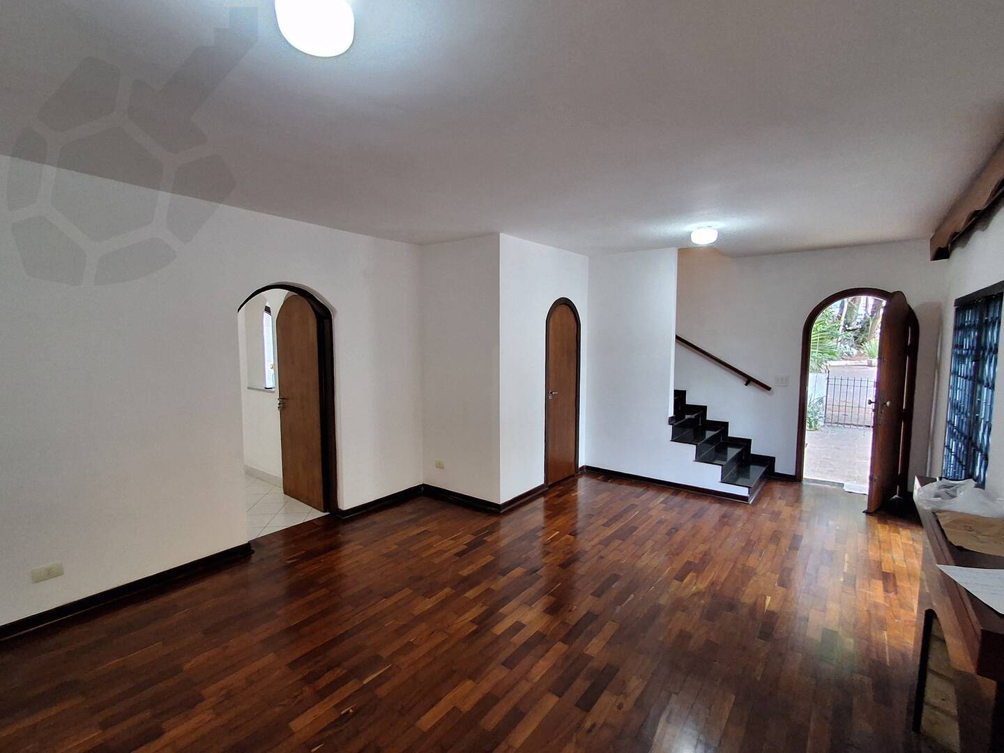 Casa à venda com 3 quartos, 137m² - Foto 1